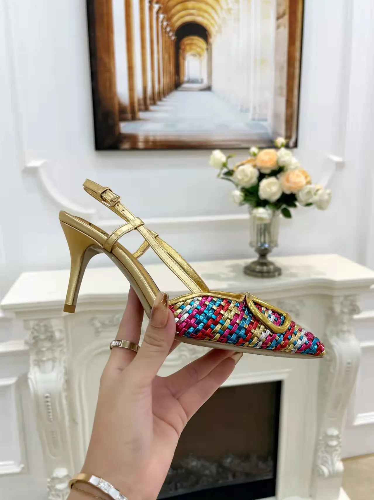 👟👟Ex-factory price 440👟👟 Genuine leather sole +40 Top version 𝑉𝐴𝐿𝐸𝑁𝑇𝐼𝑁𝑂 Valentino new spring and summer women's 5⃣️color empty back sandals. The unique [V family hand-woven] brings out a full sense of high-end, and the new season will live up to expectations! Worth buying★Absolutely high-grade❥Original method, Absolutely sensual❥Elegant style, creating a different feeling, simple and elegant style!  Code number: 35-41 (34-42 is custom-made and non-returnable) Inner lining: Sheepskin lining Heel height: 7.5 cm Leather outsole + 40 rubber outsole